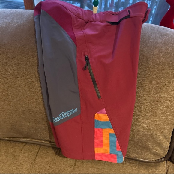 Troy Lee Designs Shorts Womens S Berry 12" Cycling Lilium Ruckus NWOT - Picture 4 of 5